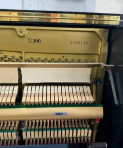 YAMAHA U300