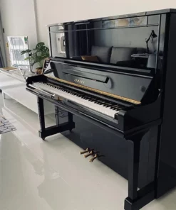 YAMAHA U30A