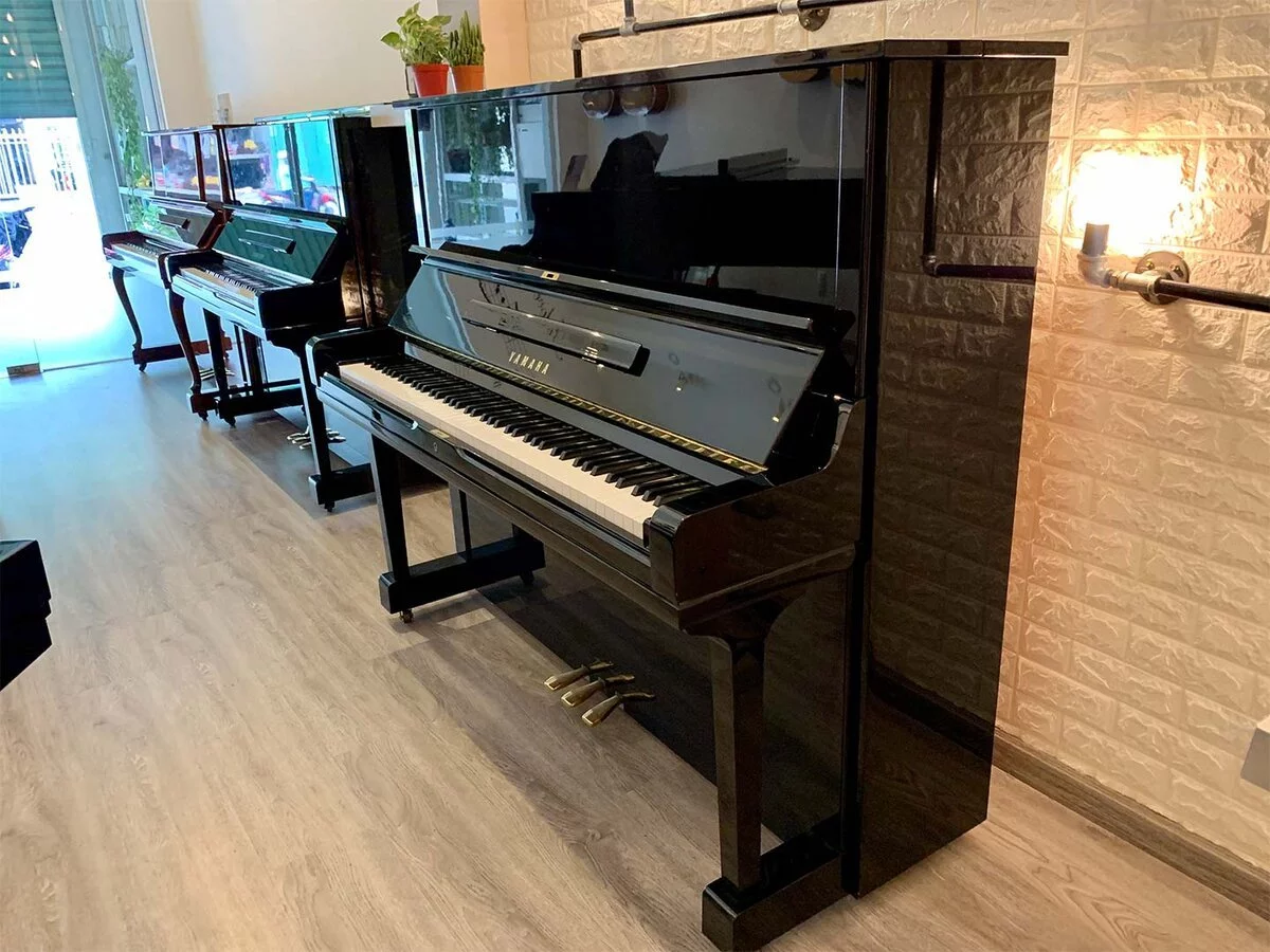 YAMAHA U3G