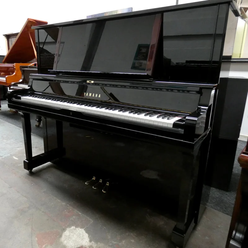 Review YAMAHA U5 WH – Hình ảnh thực tế tại showroom Nah Music