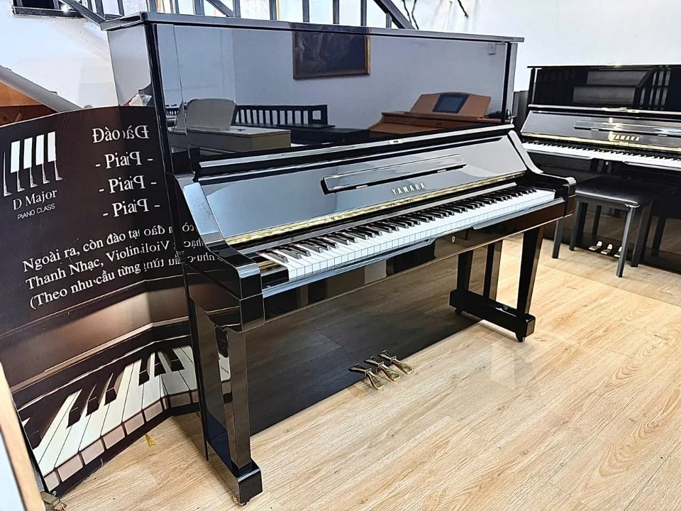 Trưng bày đàn YAMAHA UX Seri 3.1 tại showroom Nah Music