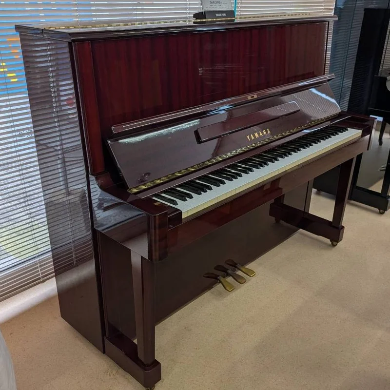 Review YAMAHA W108B – Hình ảnh thực tế tại showroom Nah Music