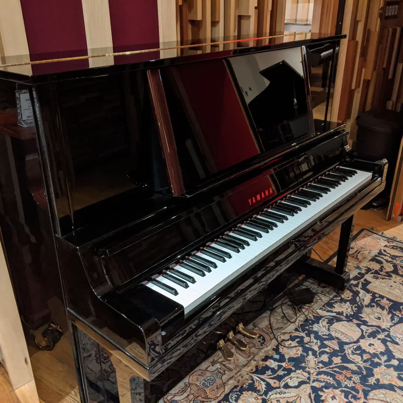 YAMAHA YU5 Wn (Autoplay + Silent) – Toàn cảnh thiết kế tại Nah Music