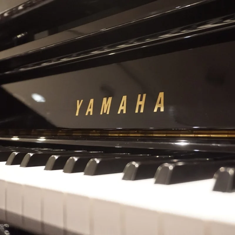 Đàn piano Yamaha YAMAHA YU5 Wn (Autoplay + Silent) – Chi tiết bàn phím